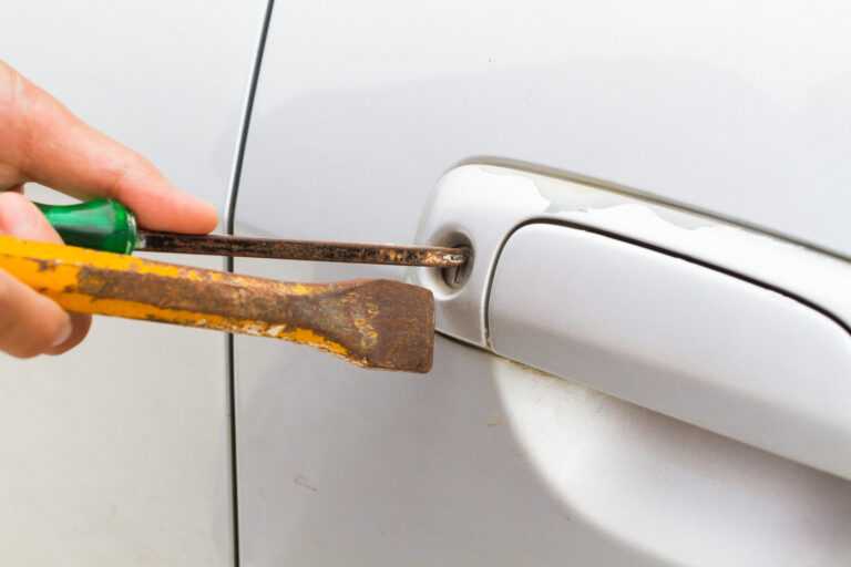 How Does A Locksmith Make A New Car Key?